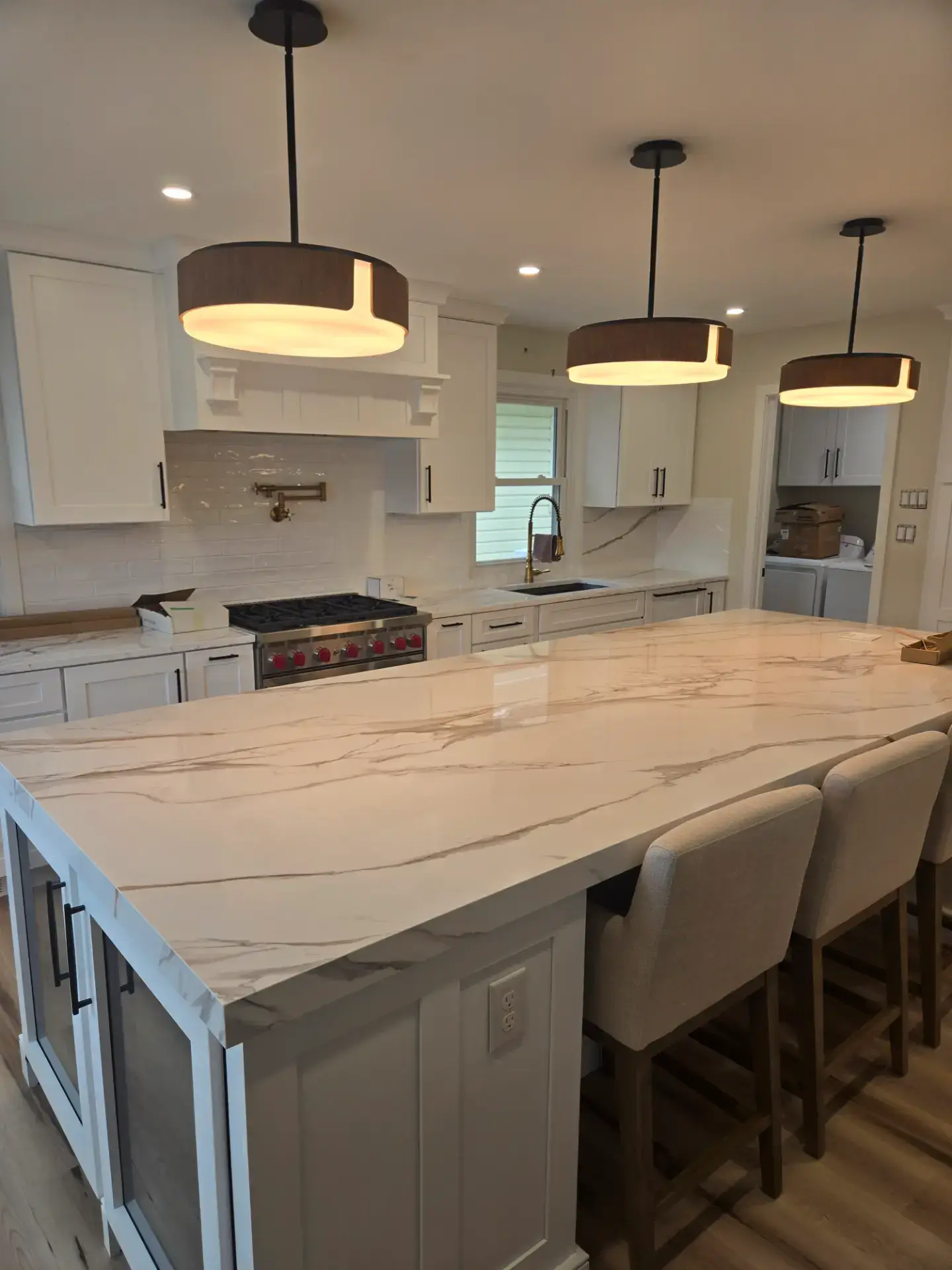Long island with a heavily veined stone countertop